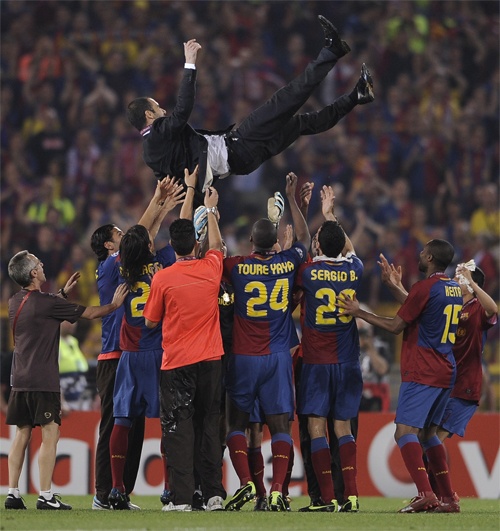 صور تتويج برشلونه بدوري أبطال أوروبا.
