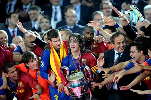 صور تتويج برشلونه بدوري أبطال أوروبا.