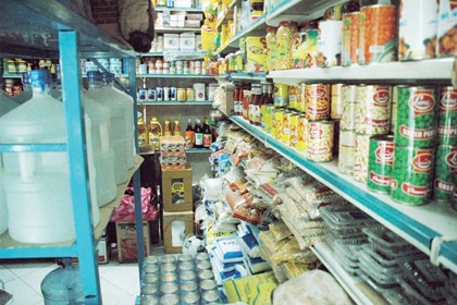 مستودعات أم بقالات؟