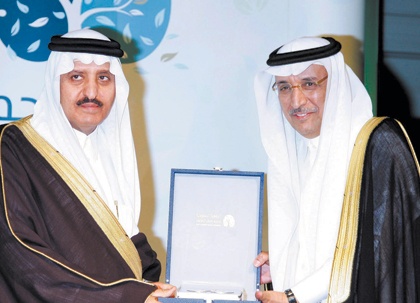 الأمير أحمد بن عبد العزيز: العمل على خدمة المرضى والمحتاجين واجب على كل فرد