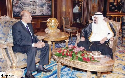الملك يتسلم رسالة من الرئيس المصري.. ويستقبل أبناء الفقيد النويصر