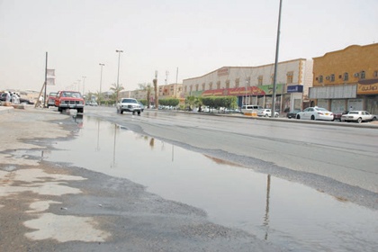نافورة وسط الطريق