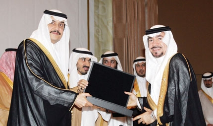 أمير الشرقية: جهود مؤسسات العمل الخيري تجسد تلاحم ولاة الأمر مع المواطنين