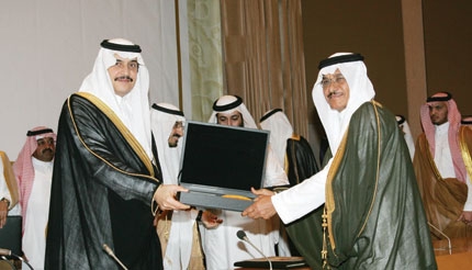 أمير الشرقية: جهود مؤسسات العمل الخيري تجسد تلاحم ولاة الأمر مع المواطنين