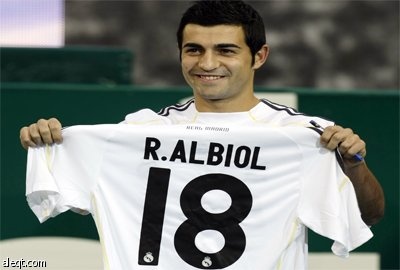 سبعة آلاف من أنصار ريال مدريد يحتفلون بالتعاقد مع راؤول ألبيول
