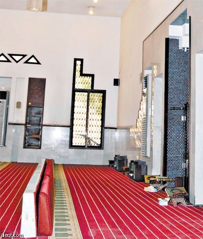 مساجد مفتوحة الأبواب وكهرباء تعمل طوال النهار والليل