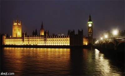 تحتفل ساعة بيغ بن التي تعلو برج البرلمان البريطاني في لندن والتي تعد من أشهر المعالم في العالم كله بالعيد الخمسين بعد المائة لبد