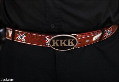 أعضاء مجموعة "كو كلوكس كلان (Ku Klux Klan- (KKK)" العرقية يعقدون احتفالهم السنوي في تينيسي.