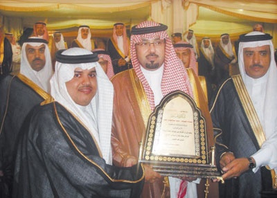 أمير نجران يكرّم «الاتصالات السعودية» لرعايتها مهرجان المنطقة