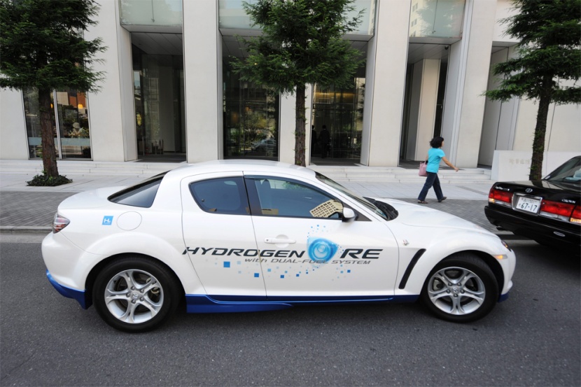 مازدا موتور تطرح السيارة الهجينة Hydrogen RE Hybrid car في أسواق اليابان.