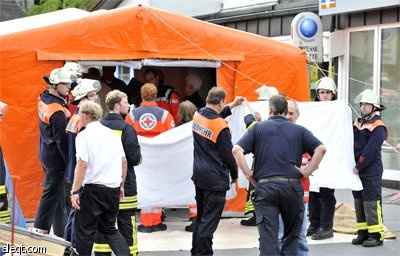 حادث مروري أليم في مدينة مندن غرب ألمانيا أسفر عن مقتل شخصين وإصابة عدة أشخاص.