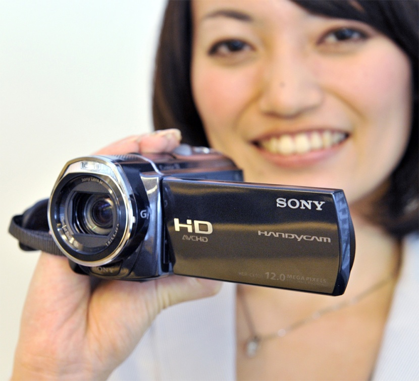 شركة سوني اليابانية تطرح الكاميرا الرقمية الجديدة Handycam - CX520V بسعة ذاكرة تخزين تصل إلى 64 غيغا بايت وبعدسة 6.6 ميجا بكسل و