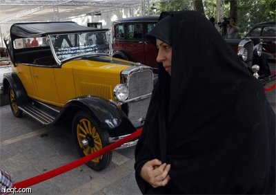 عرض لسيارات حاكم إيران الراحل محمد رضا بهلوي شاه في القصر الجمهوري في طهران.