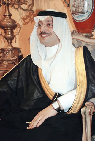 الدويش يحتفل بـ"محمد"