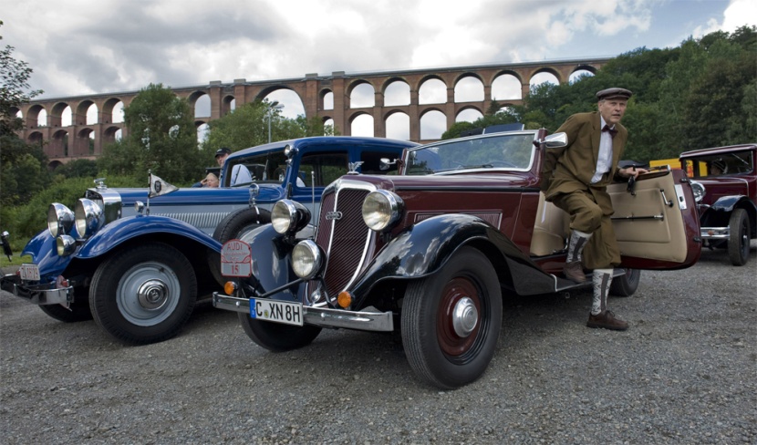 ألماني يشارك بسيارته أودي Audi Wanderer W 250 C 1935 في مهرجان "100 عام على أودي" في مدينة زويكاو.