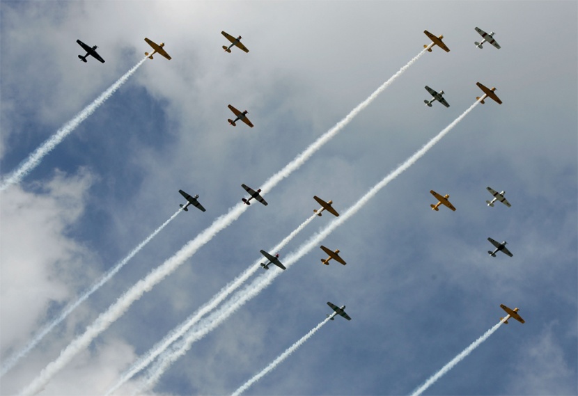 "طيور الحرب" تشارك في مهرجان رابطة AirVenture السنوي في مدينة أوشكوش.