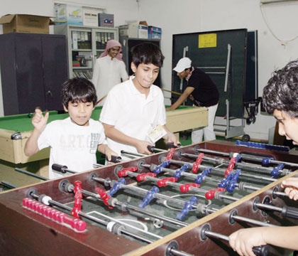 الأندية الصيفية .. برامج متفاوتة في متنفس الشباب الوحيد