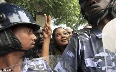 تأجيل محاكمة الصحافية السودانية التي تحاكم بسبب ارتداء بنطلون