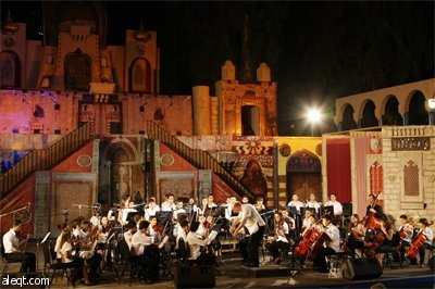 أطفال سوريا يعزفون أشهر المقطوعات العالمية خلال حفل للاوركسترا في دمشق.