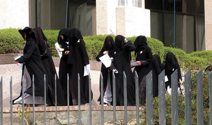 مؤسسات اجتماعية ودعوية تساعد خريجات الجامعات على البحث عن فرص عمل