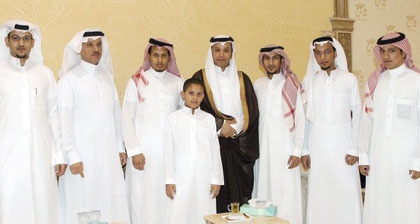 أسرتا الحناكي والجويعي تحتفلان بـ «خالد»