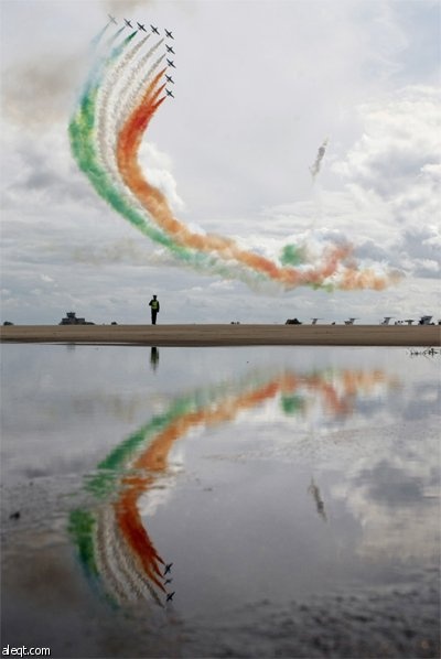 سلاح الجو الإيطالي  "Frecce Tricolori"  يؤدي بعض العروض الجوية في معرض الطيران الدولي في زوكوفسكي.