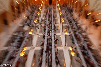 إفطار جماعي في اليوم الأول من شهر رمضان الفضيل يقام في مسجد الإمام تركي بن عبد الله في الرياض.