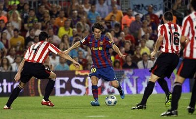 ميسي يقود برشلونة لإحراز لقب كأس السوبر الأسباني