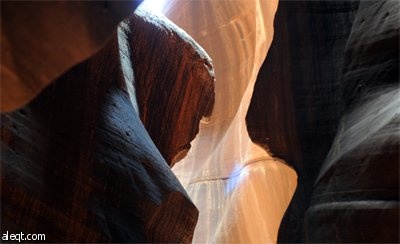 نهر كولورادو في ولاية اريزونا يظهر في الصورة التي تتكون من ثلاث صور.