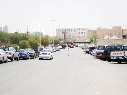 دوائر العاصمة الحكومية .. المراجعون بلا مواقف