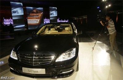 مرسيدس بنز تطلق  الفئة اس S600 في المعبد الإمبراطوري السلفي في المدينة المحرمة في بكين.