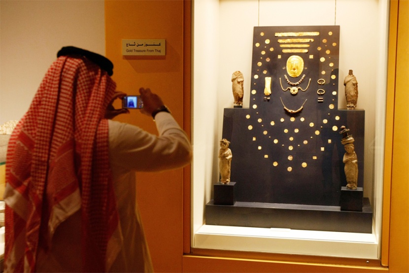 كنوز ومعادن نفيسة أثرية من قرية ثاج تعرض في المتحف الوطني في الرياض.