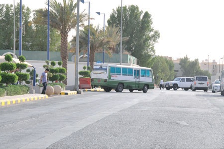 حي الملك فهد.. «جيران» المجمعات يقعون بين مطرقة الزحام وسندان المولدات