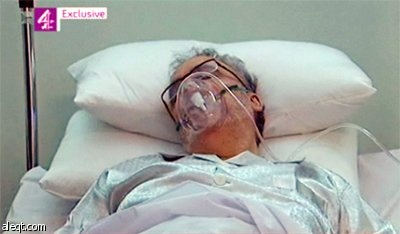لقطات بثت على التلفاز الليبي لعبد الباسط علي محمد المقرحي على سرير في مستشفى في طرابلس مصابا بسرطان البروستات.