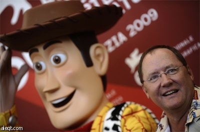 المخرج جون لاسيتر يفوز بجائزة الأسد الذهبي في مهرجان البندقية عن فيلم الرسوم المتحركة toy story.
