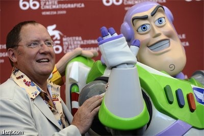 المخرج جون لاسيتر يفوز بجائزة الأسد الذهبي في مهرجان البندقية عن فيلم الرسوم المتحركة toy story.