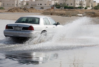 ماسورة مياه مكسورة تغرق العقيق