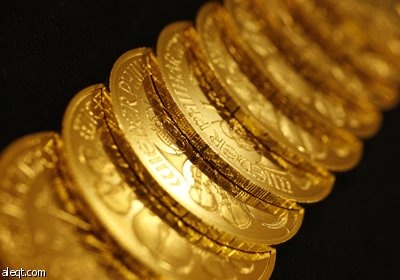 قطعة نقدية من الذهب يتم عرض في منطقة جينزا تاناكا متجر في طوكيو.