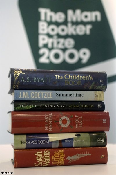 صورة تظهر كتب 6 روايات أدبية تأهلت للدور النهائي لنيل جائزة the Man Booker Prize 2009  للرواية في لندن.