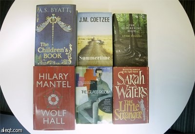 صورة تظهر كتب 6 روايات أدبية تأهلت للدور النهائي لنيل جائزة the Man Booker Prize 2009  للرواية في لندن.