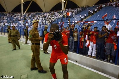 فرحة بحرينية عارمة بعد فقدان المنتخب السعودي فرصة التأهل لنهائيات كأس العالم إثر خروجه متعادلا 2-2 أمس في إياب الملحق الآسيوي.