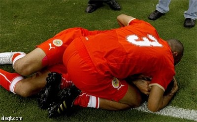 فرحة بحرينية عارمة بعد فقدان المنتخب السعودي فرصة التأهل لنهائيات كأس العالم إثر خروجه متعادلا 2-2 أمس في إياب الملحق الآسيوي.