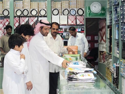 «محال الملابس الرجالية» تحشد قواها لعيد الفطر بالموديلات الحديثة