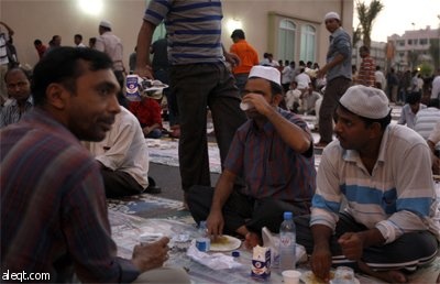 إفطار جماعي في دبي بمشاركة بعض المقيمين.