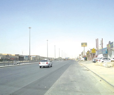 متهورون يحوّلون «طريق الخدمة» إلى مضامير سباق.. والنتيجة حوادث مؤلمة