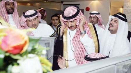سلطان بن سلمان: على أفراد المجتمع تقديم الخدمات للمعوقين ومساعدتهم