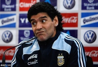 مارادونا في أوروبا لتفادي اجتماع حساس حول وضع المنتخب