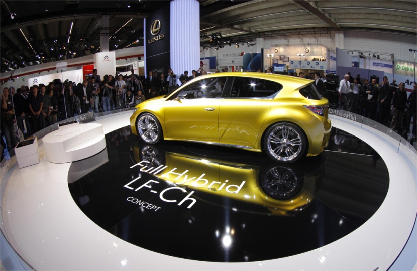 السيارة الهجين لكزس Lexus Full Hybrid LF-Ch تشارك في معرض فرانكفورت الدولي للسيارات.