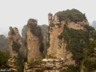 مدينة تشانغجياجيه في مقاطعة هونان جنوب الصين تشهد إقبالا شديدا من السياح قبيل العيد الوطني الصيني.