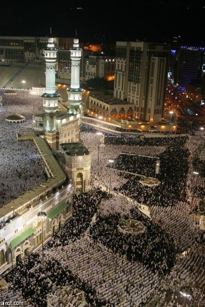 أكثر من مليوني مصل يشهدون ختم القرآن الكريم أثناء صلاة التراويح في المسجد الحرام